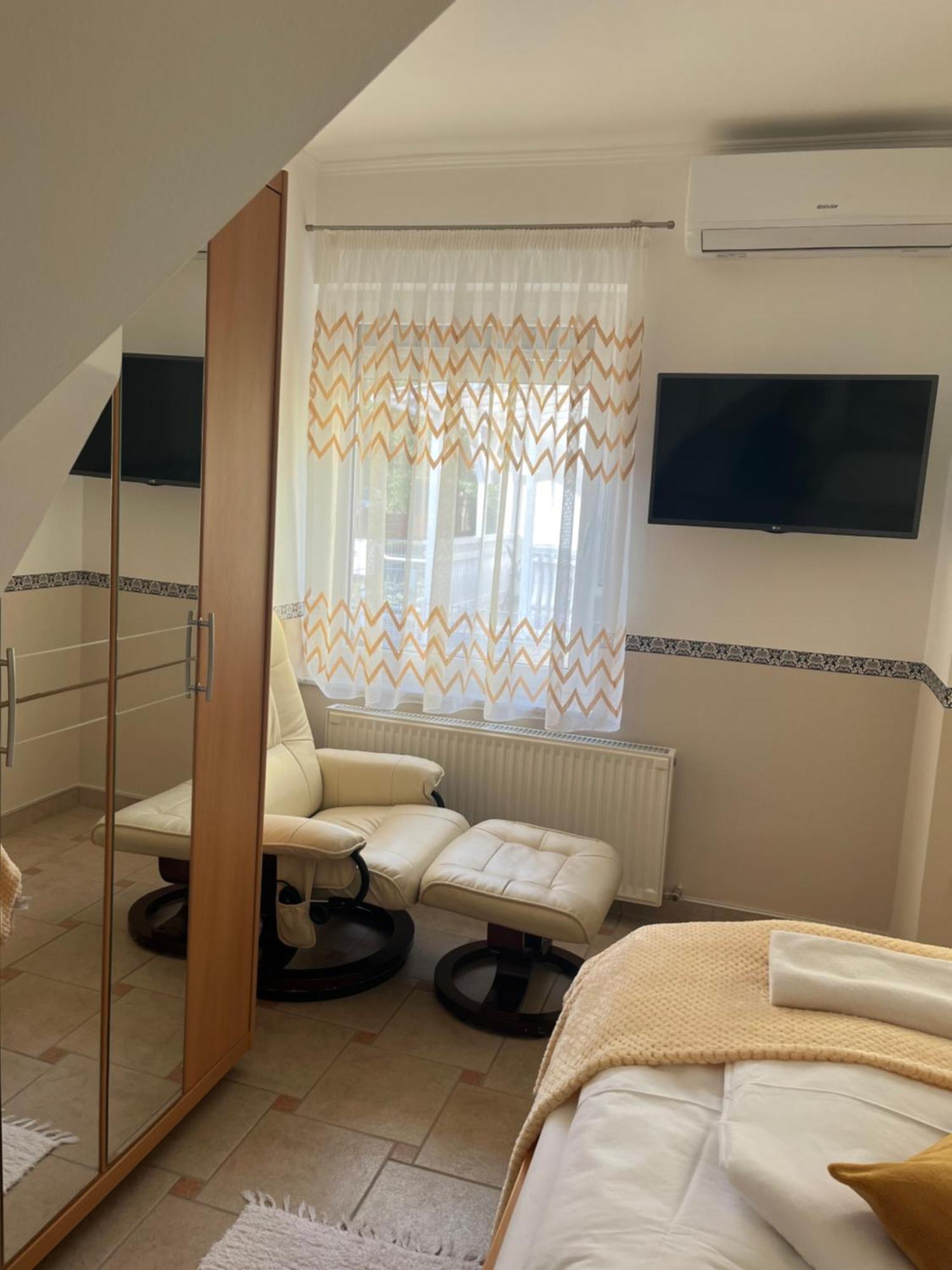 Reka Apartmanhaz Бік Екстер'єр фото