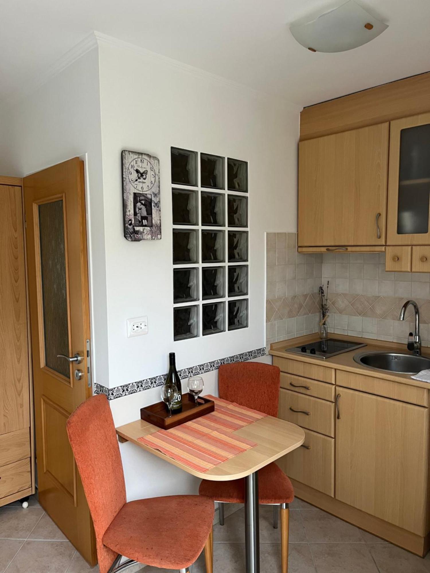 Reka Apartmanhaz Бік Екстер'єр фото
