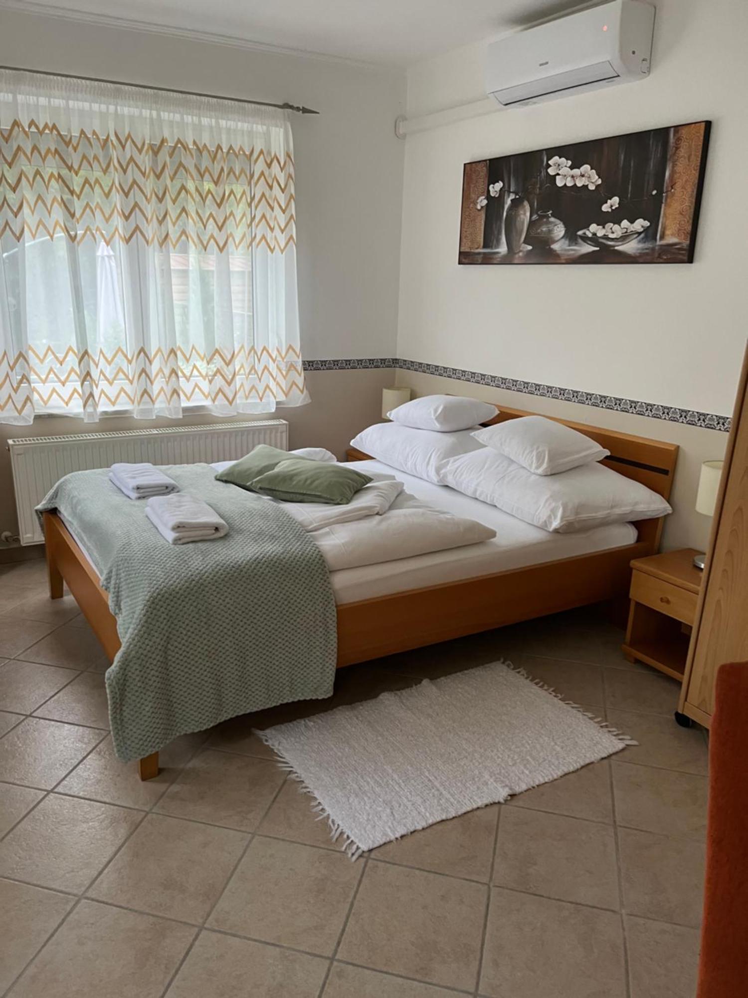 Reka Apartmanhaz Бік Екстер'єр фото