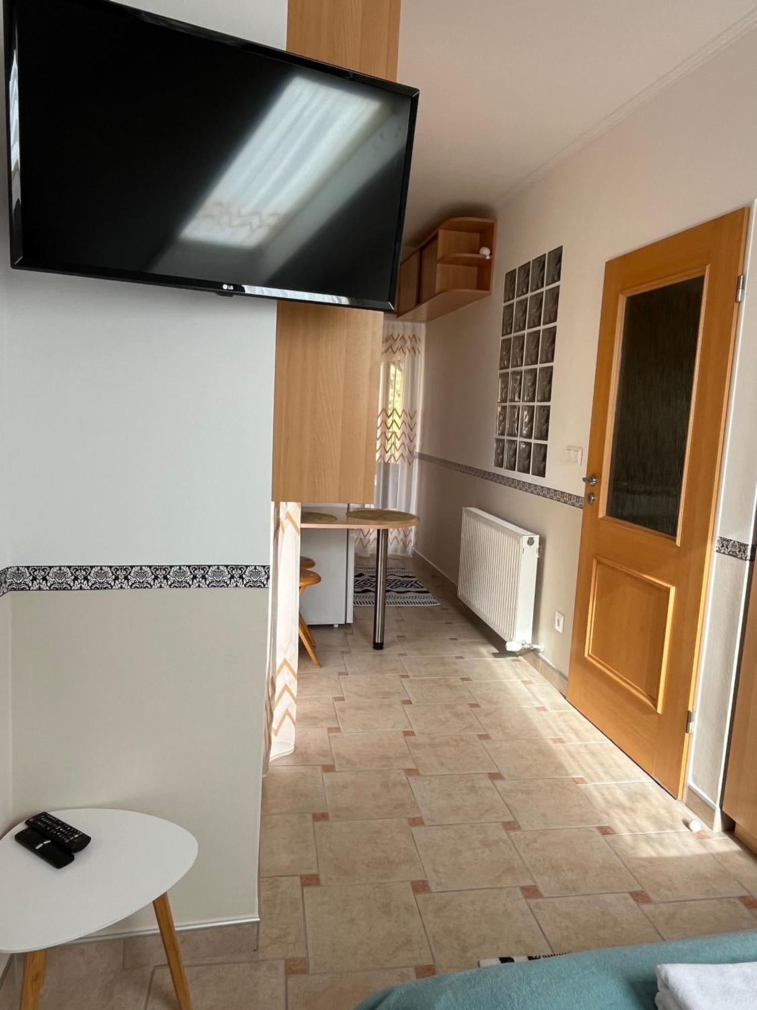 Reka Apartmanhaz Бік Екстер'єр фото