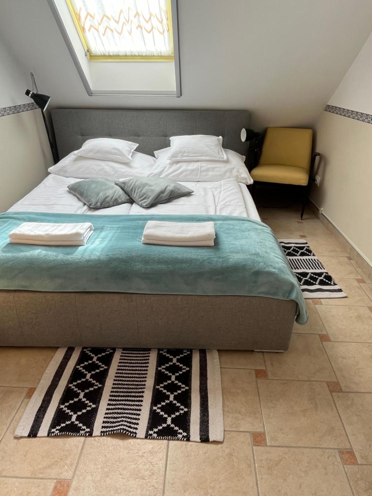 Reka Apartmanhaz Бік Екстер'єр фото