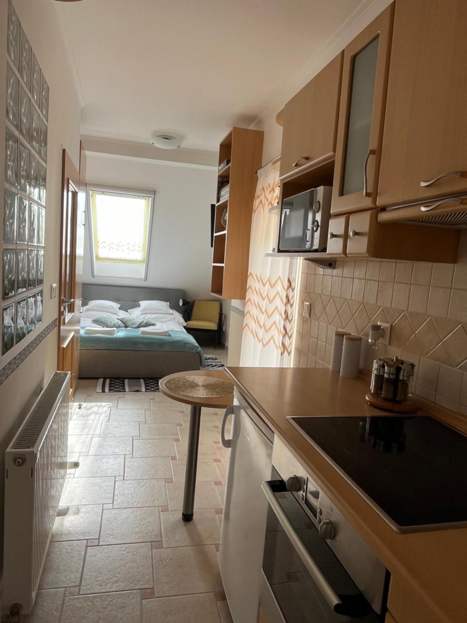 Reka Apartmanhaz Бік Екстер'єр фото
