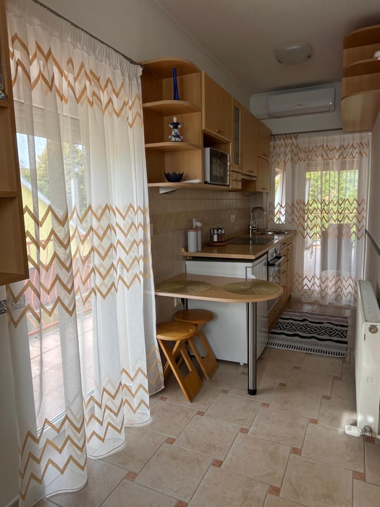 Reka Apartmanhaz Бік Екстер'єр фото