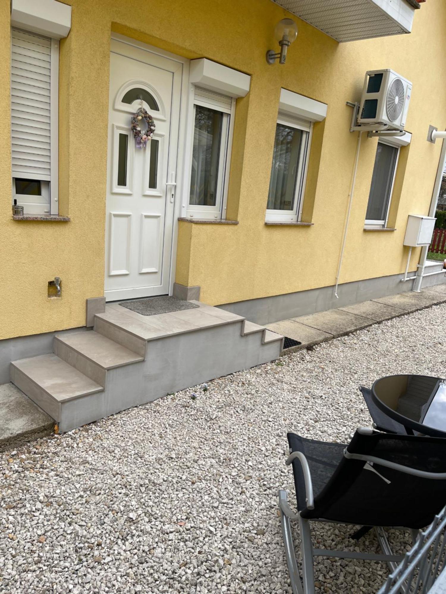 Reka Apartmanhaz Бік Екстер'єр фото