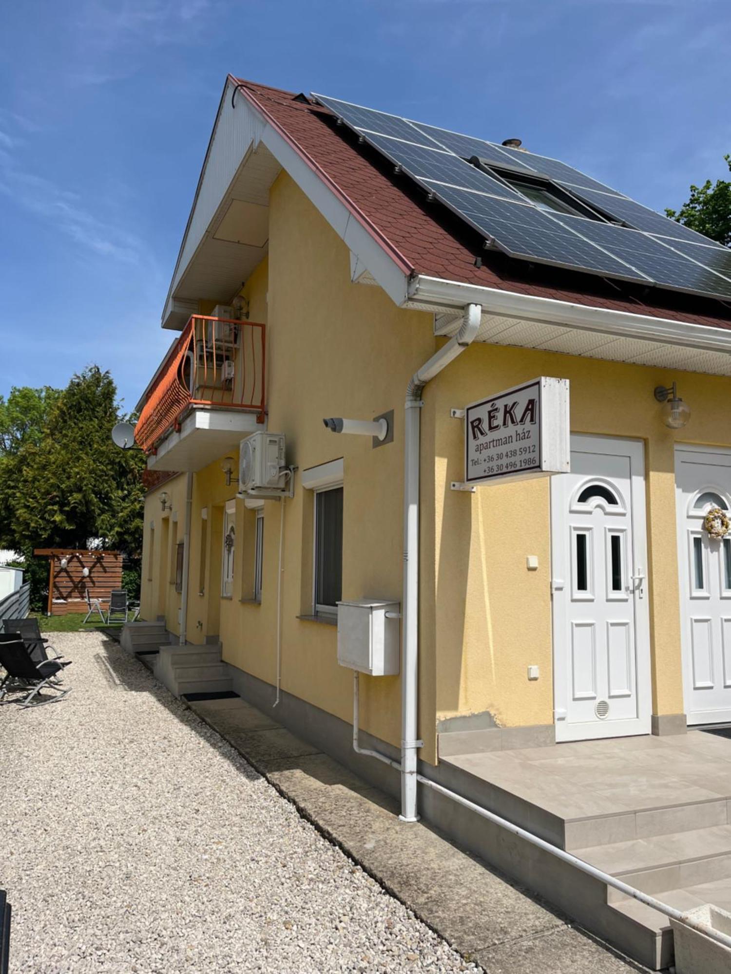 Reka Apartmanhaz Бік Екстер'єр фото